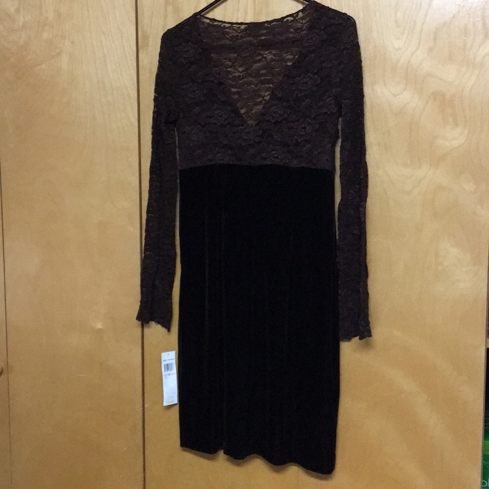 Velvet and lace dress by Muse - Picture 4 of 6